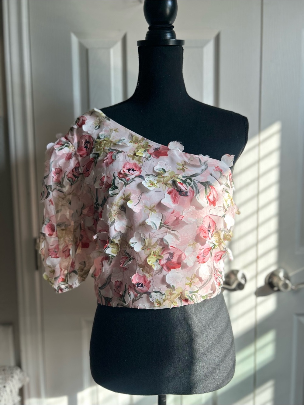 soft pink 3D floral on shoulder cropped blouse